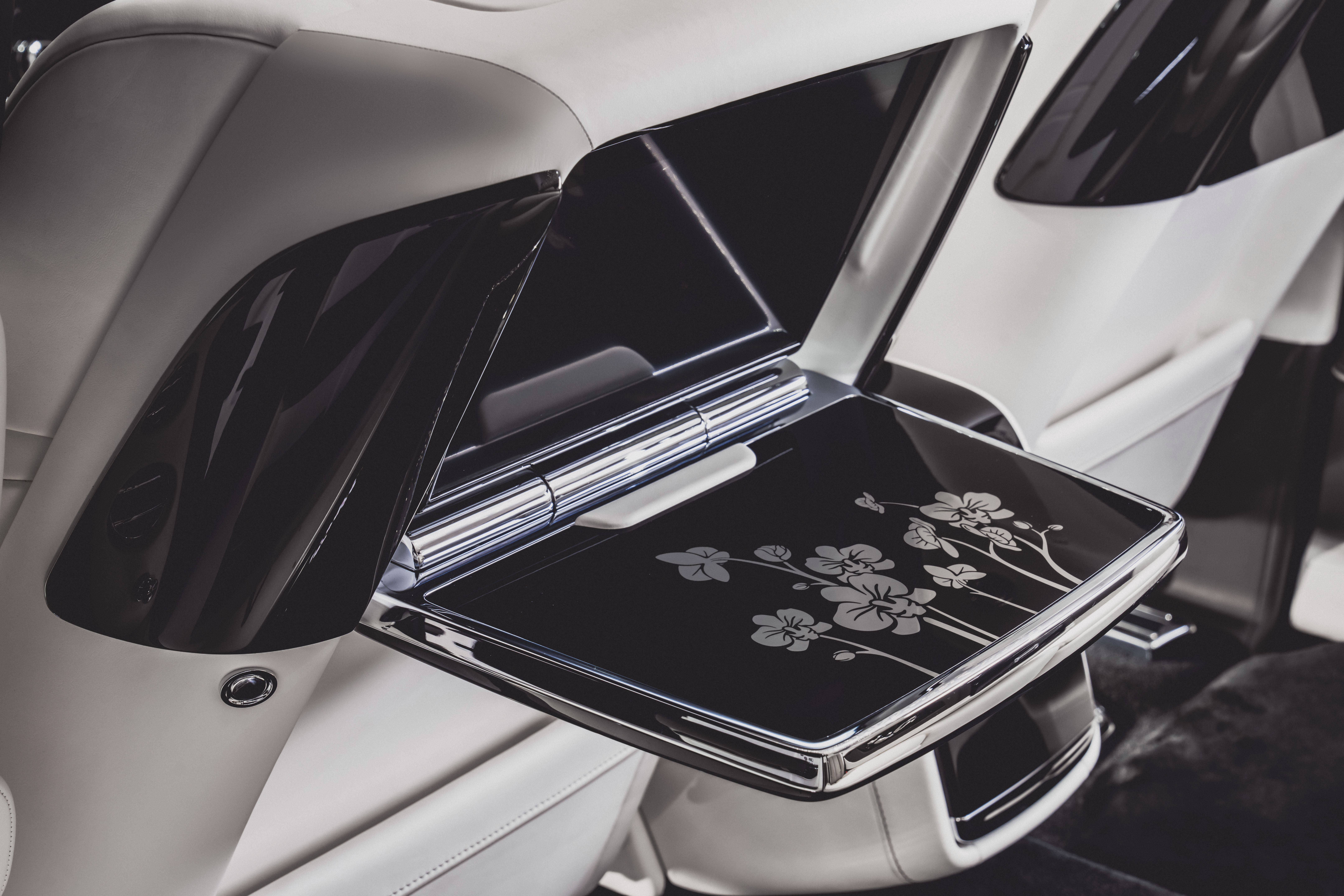 Bespoke Rolls-Royce Phantom Platino Has Seats Made From Bamboo Fabric - CNET